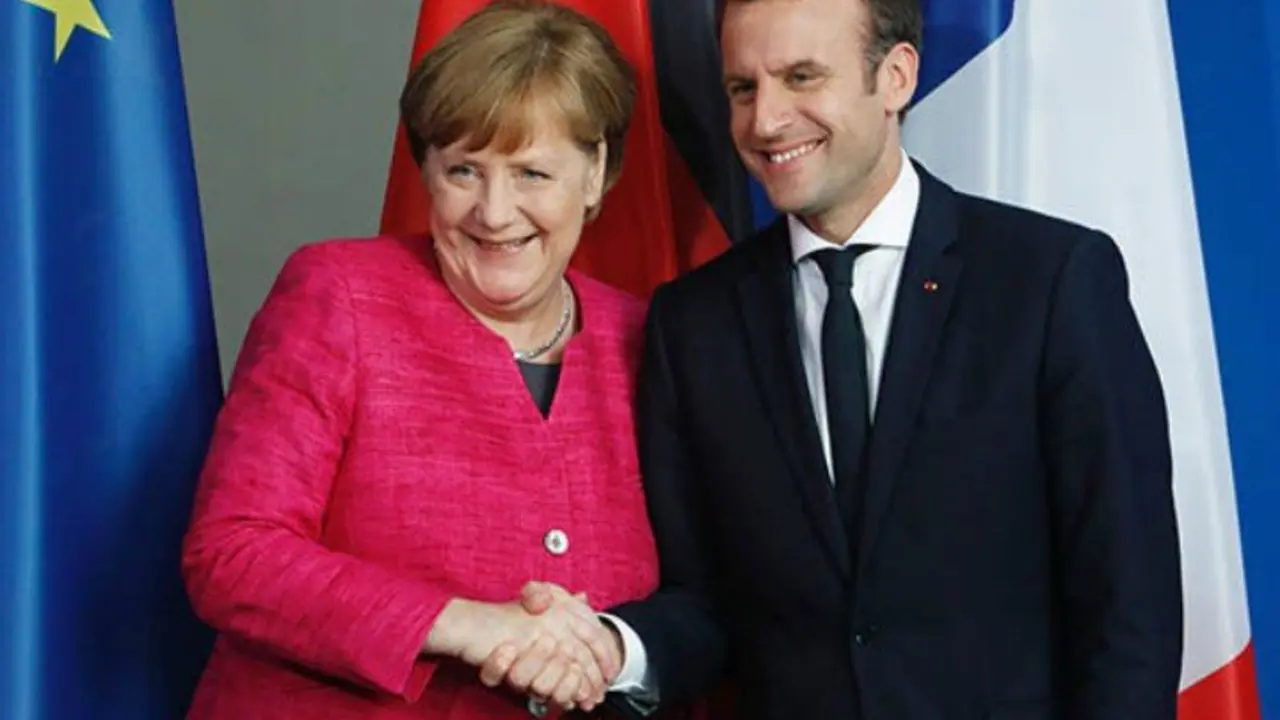 Angela Merkel, primera ministra de Alemania y Emmanuel Macron, presidente de Francia. RR SS