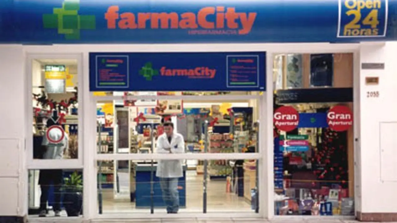 Farmacity es una cadena de farmacias con un formato de autoservicio que es el resultado del emprendimiento de un grupo de inversores y empresarios de diversos sectores