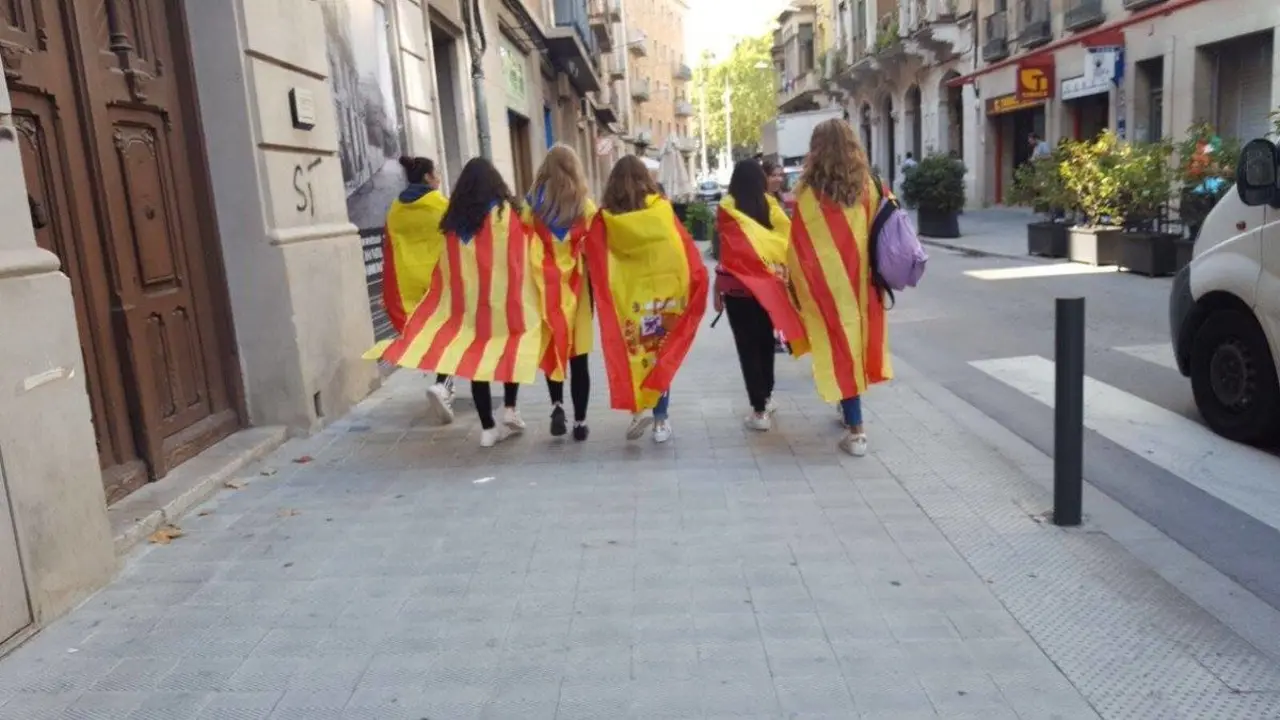 J&oacute;venes catalanas. / Twitter