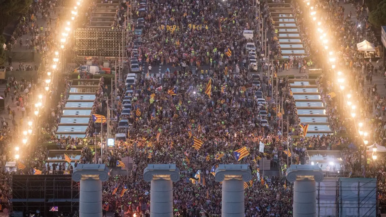 Miles de personas acudieron al acto de cierre de la campa&ntilde;a del s&iacute; en Barcelona. / Twitter