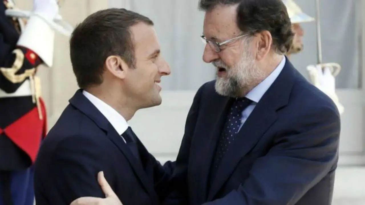 Emmanuel Macron, presidente de Francia y Mariano Rajoy, jefe del Gobierno espa&ntilde;ol. Twitter