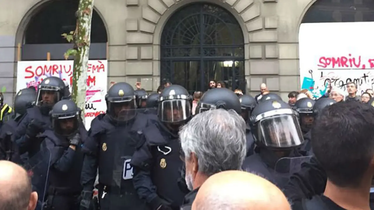 Policías nacionales. 