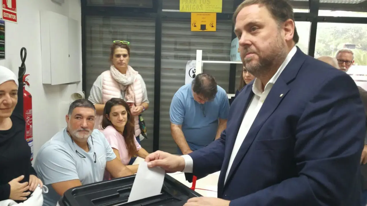 Oriol Junqueras vota en el 1-O.