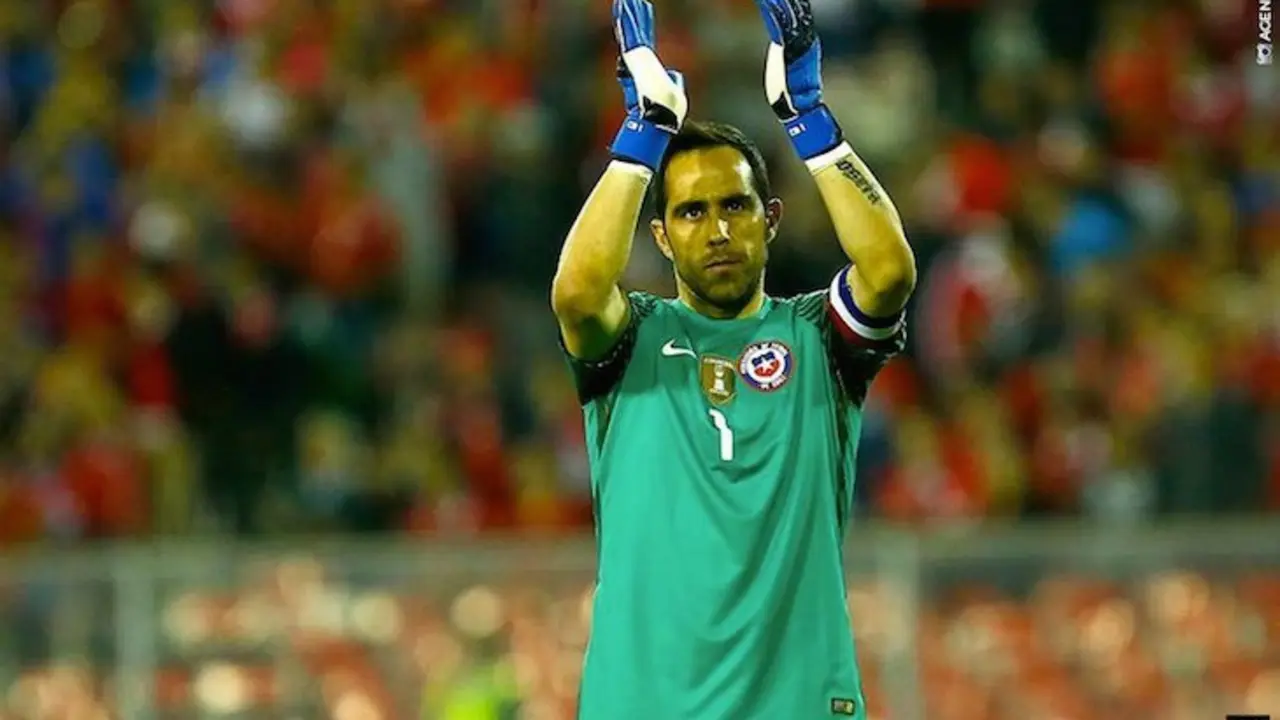 Claduio Bravo, capitán de la selección de Chile. / Twitter