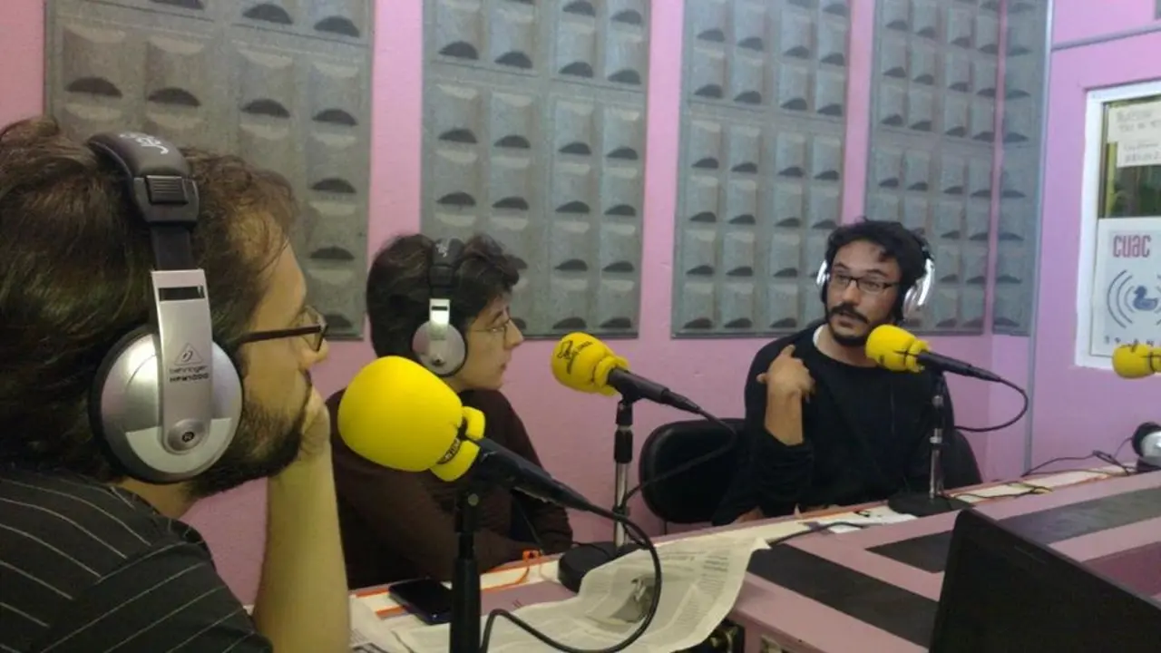 Estudios de CUAC FM en A Coruña. / sabelabranco.com