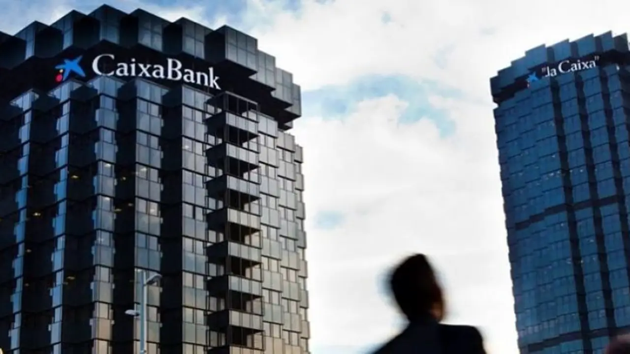 Edificios centrales de CaixaBank y laCaixa en la Diagonal de Barcelona.