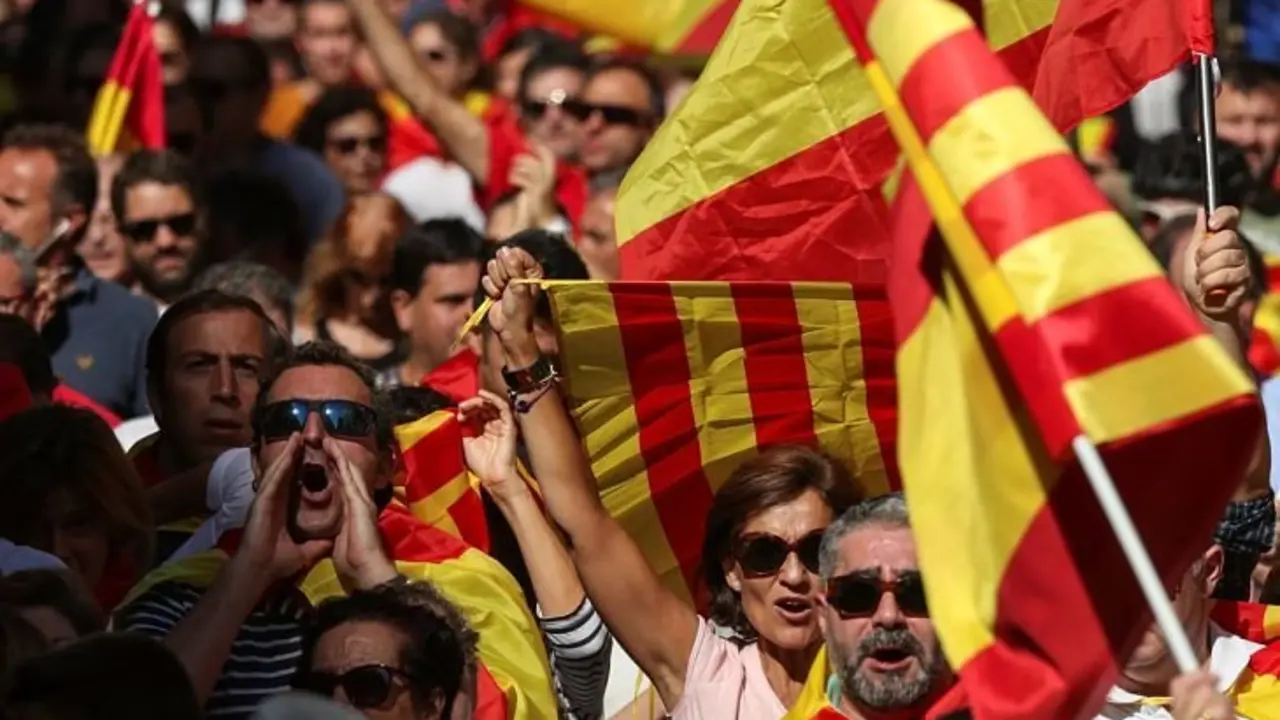 Manifestación en Barcelona a favor de la Constituci&oacute;n y la unidad de Espa&ntilde;a. / RR SS