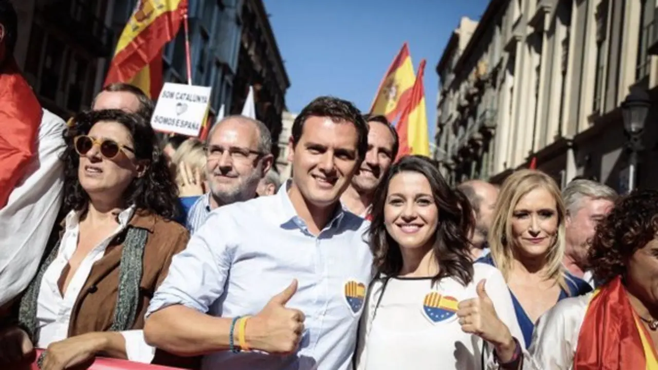 Albert Rivera e In&eacute;s Arrimadas en la manifestaci&oacute;n de Barcelona a favor de la Constituci&oacute;n y la unidad de Espa&ntilde;a. / Twitter