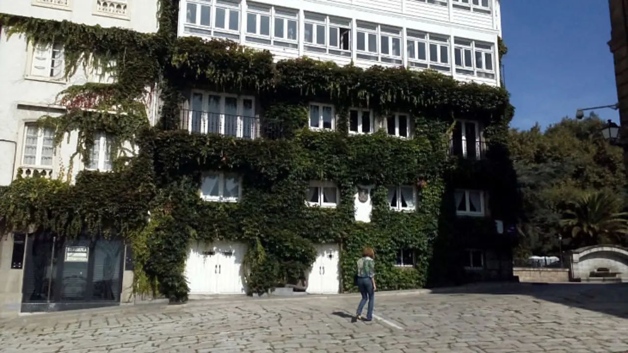   Casa &aacute;rbol en A Coru&ntilde;a / Francisco Pu&ntilde;al Su&aacute;rez                             