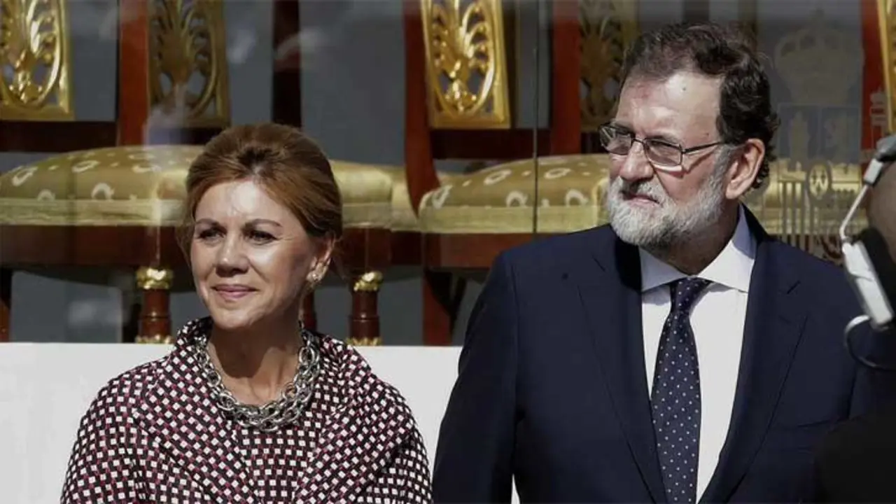 La ministra de Defensa, Mar&iacute;a Dolores de Cospedal, y el presidente del Gobierno, Mariano Rajoy./ RRSS