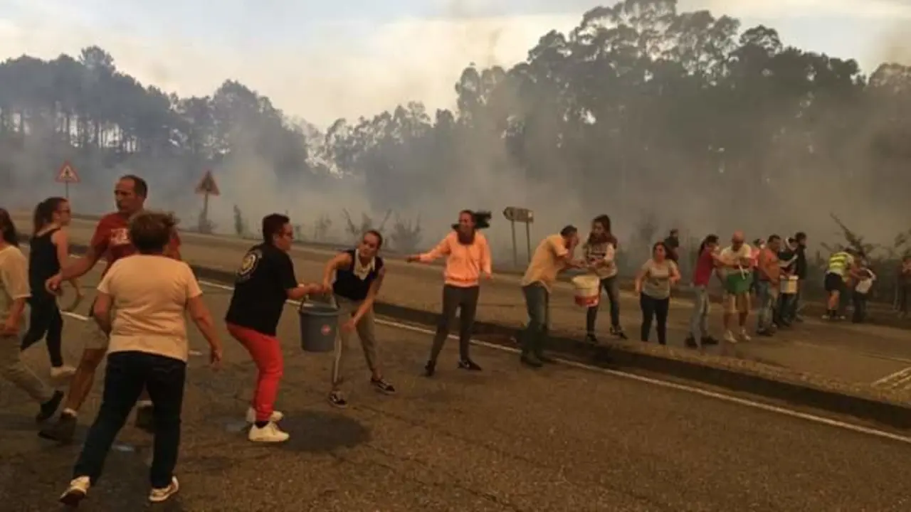 Solidaridad vecinal contra los incendios en Galicia. / Twitter