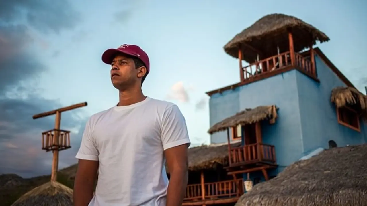 Fotograma de la cinta dominicana El hombre que cuida, del director Alejandro And&uacute;jar