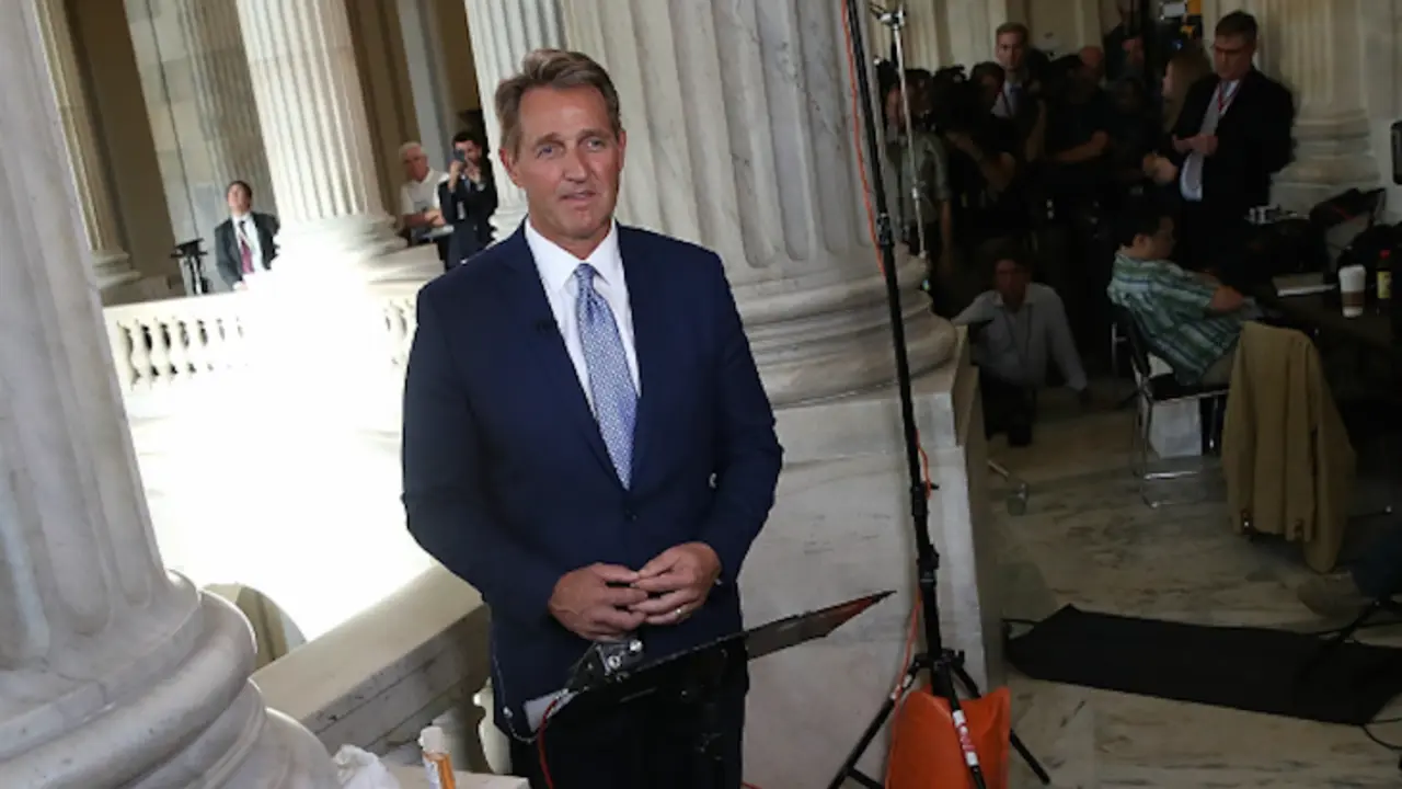 Jeff Flake, senador por el Partido Republicano. / Twitter-NTN 24.