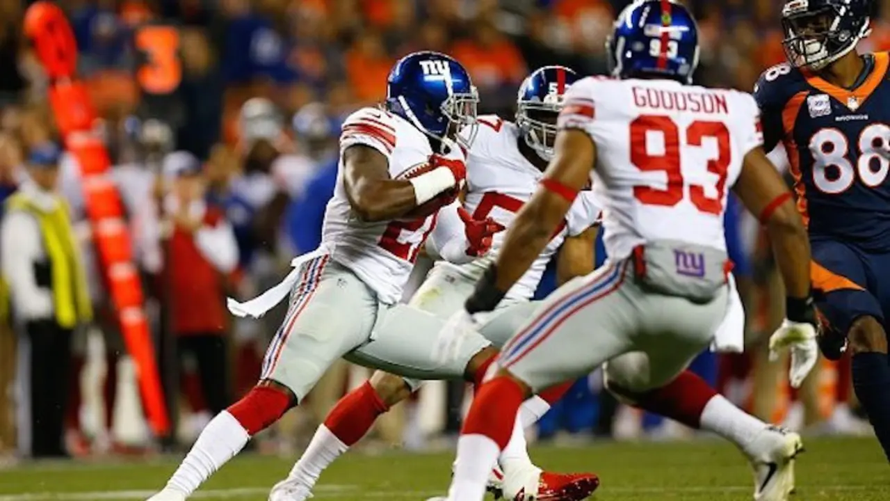 Los New York Giants (blanco) son de los peores equipos de esta temporada en la NFL. / Twitter.