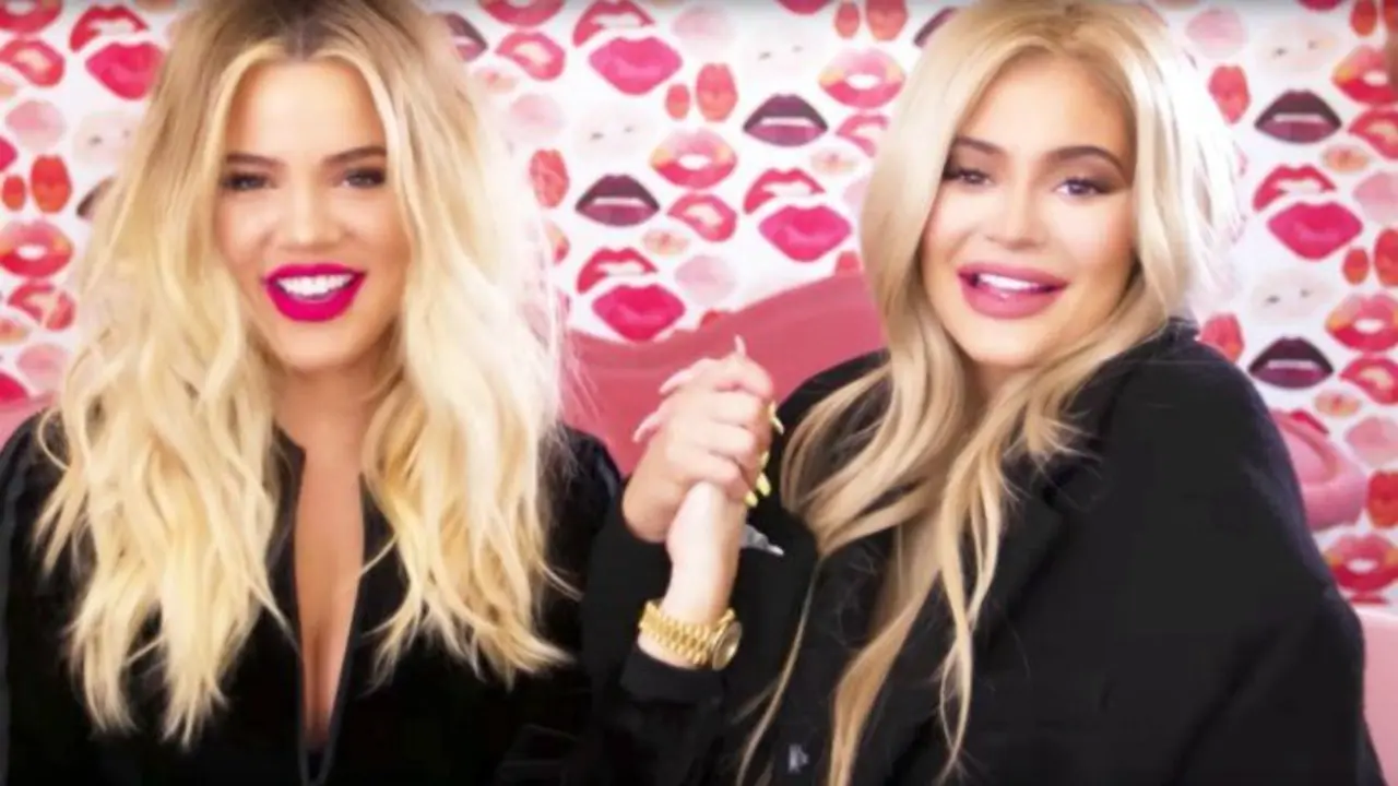 Khlo&eacute; Kardashian y Kylie Jenner, empresarias. Youtube