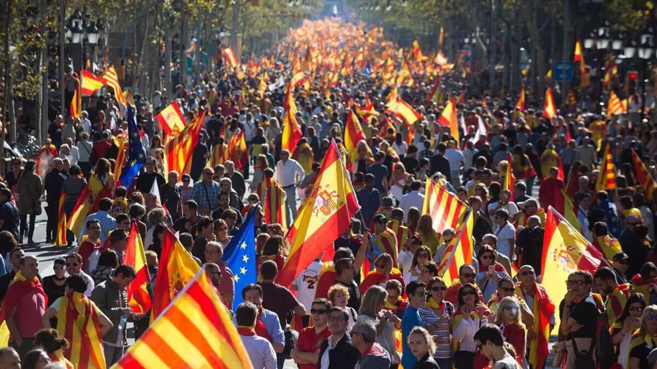 Manifestaci&oacute;n a favor de la unidad de Espa&ntilde;a en Barcelona. / @Albert_Rivera