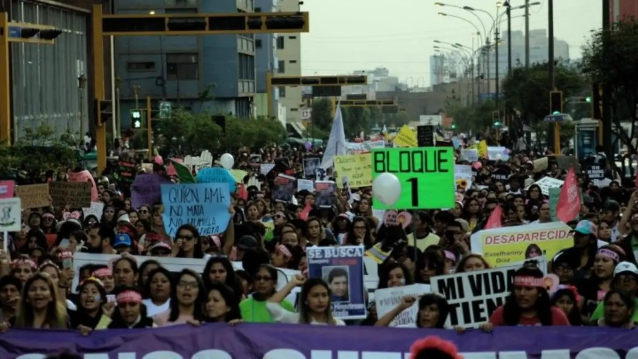 La marcha Ni Una Menos tuvo bastante acogida en Per&uacute; - Juan Zapata S&aacute;nchez 