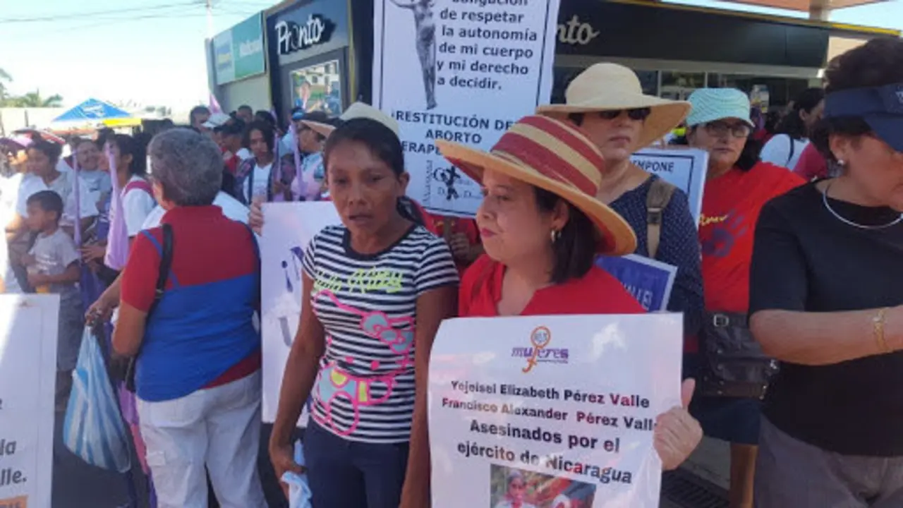 Las mujeres nicaraguenses demandaron justicia el pasado 25 de noviembre. En la marcha particip&oacute; Elea Valle, madre de dos ni&ntilde;os muertos recientemente  a manos del ej&eacute;rcito