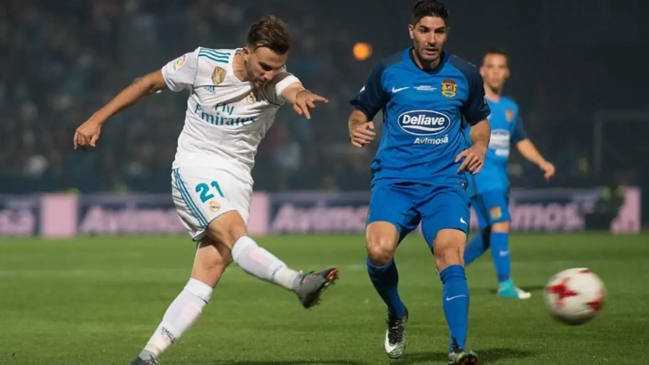 Borja Mayoral rematando