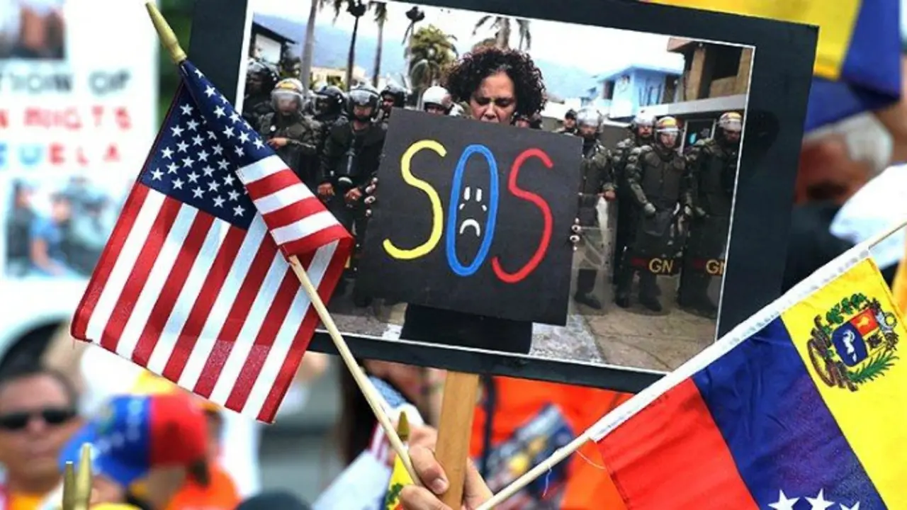 Banderas de EE UU y Venezuela en una protesta en el pa&iacute;s caribe&ntilde;o. cubanet.org