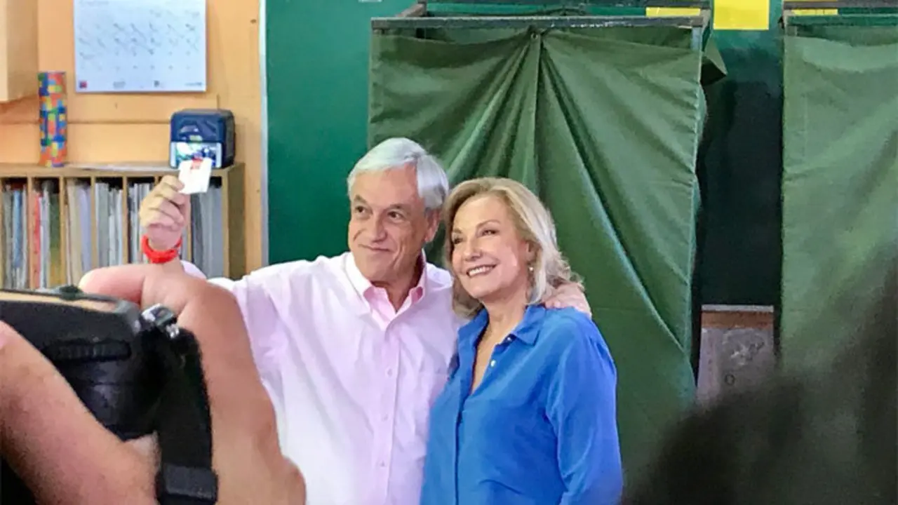 Sebasti&aacute;n Pi&ntilde;era y su esposa, Cecilia Morel./ @sebastianpinera (Twitter)