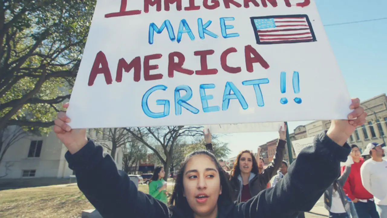 Inmigrante contra las pol&iacute;ticas de Trump. Yahoo.