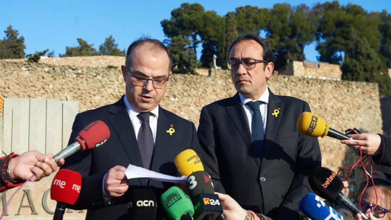Jordi Turull leyendo una carta de Carles Puigdemont. / @jorditurull (Twitter)
