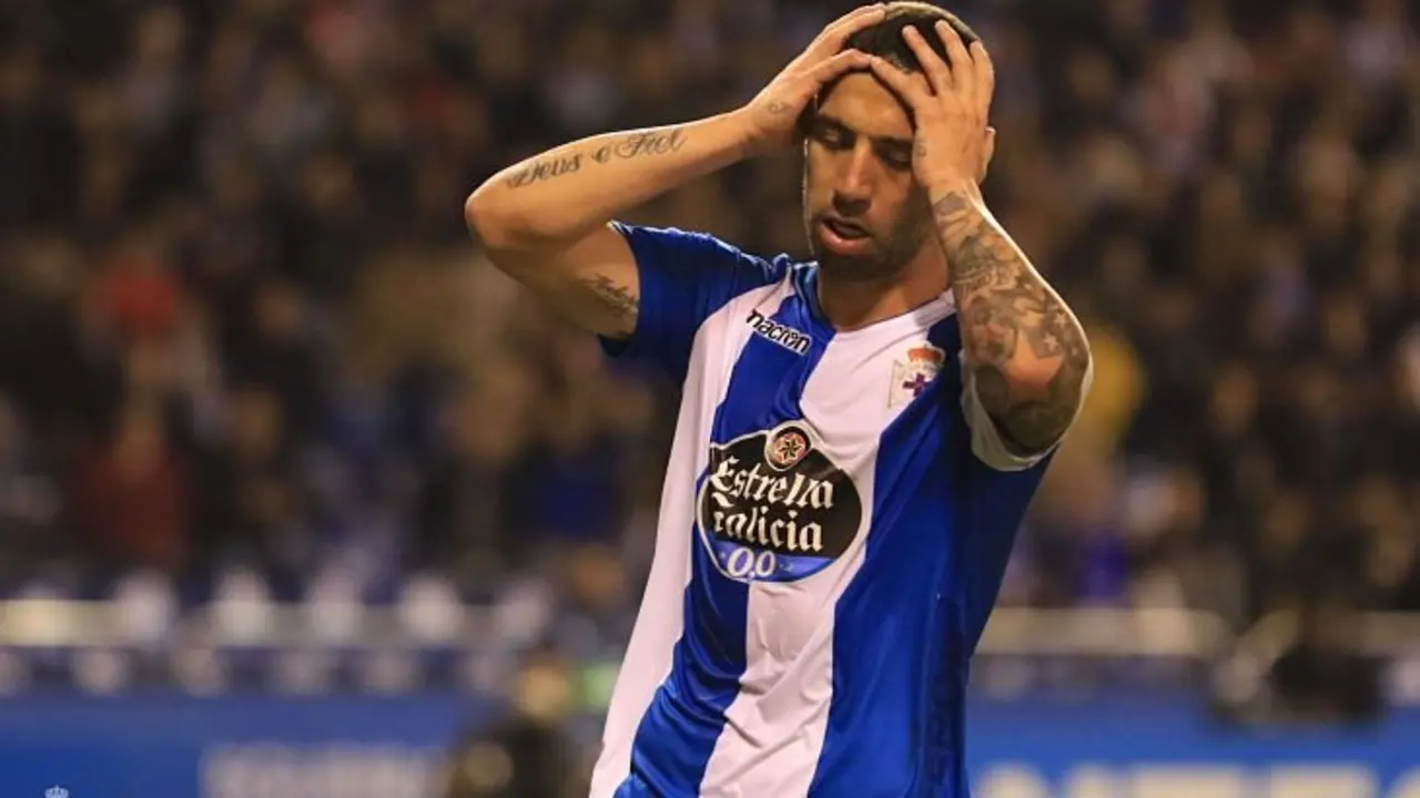 Imagen de desolación de un jugador del Deportivo en la web del club. / Mundiario