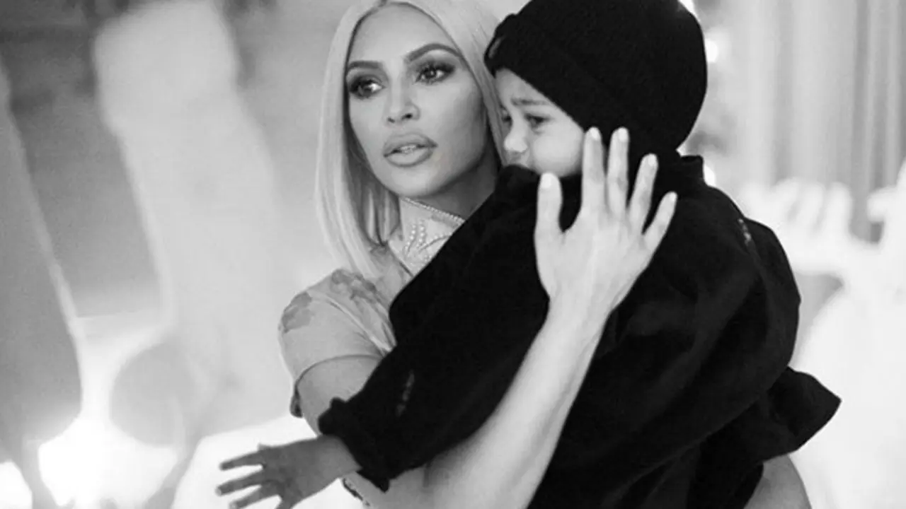 Kim Kardashian, empresaria y su hijo Saint. Instagram