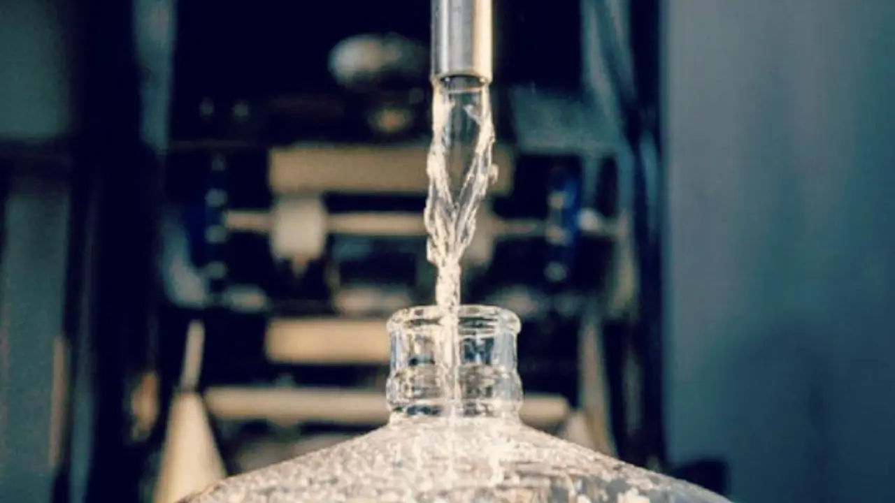 Agua. Marquesina Pol&iacute;tica