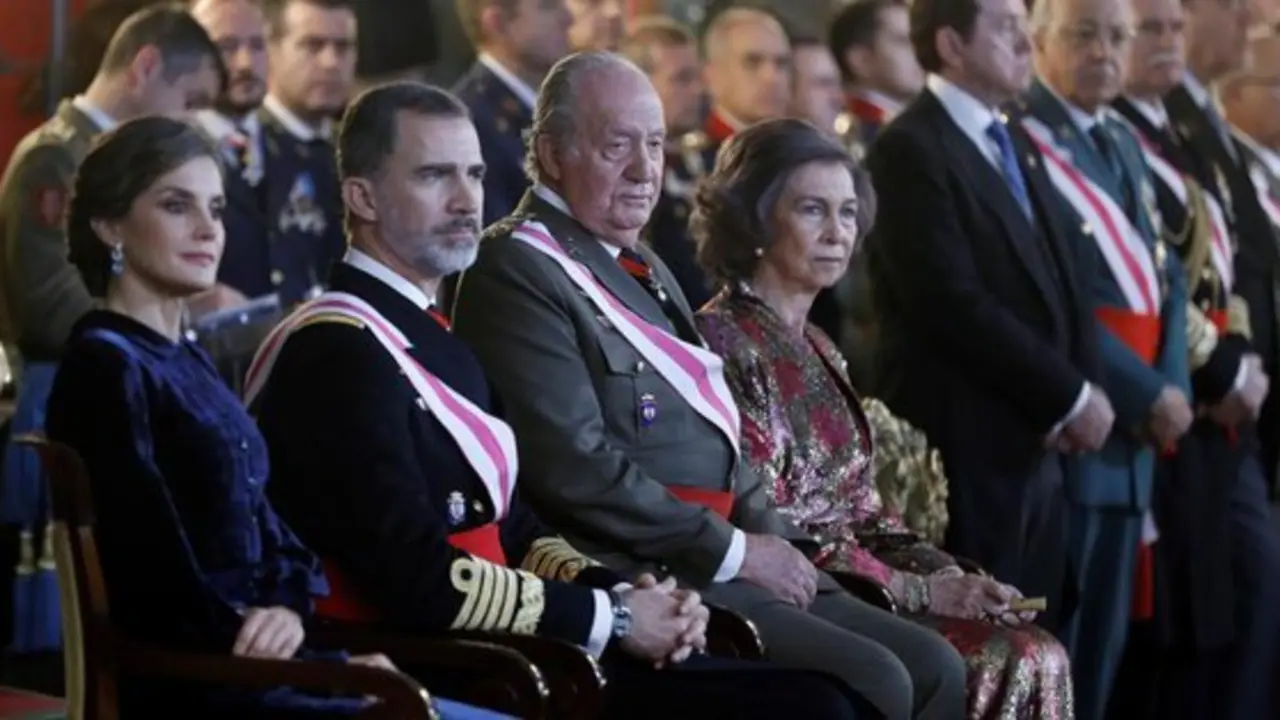 Felipe VI junto a su padre, Juan Carlos, en la Pascua Militar. / Twitter