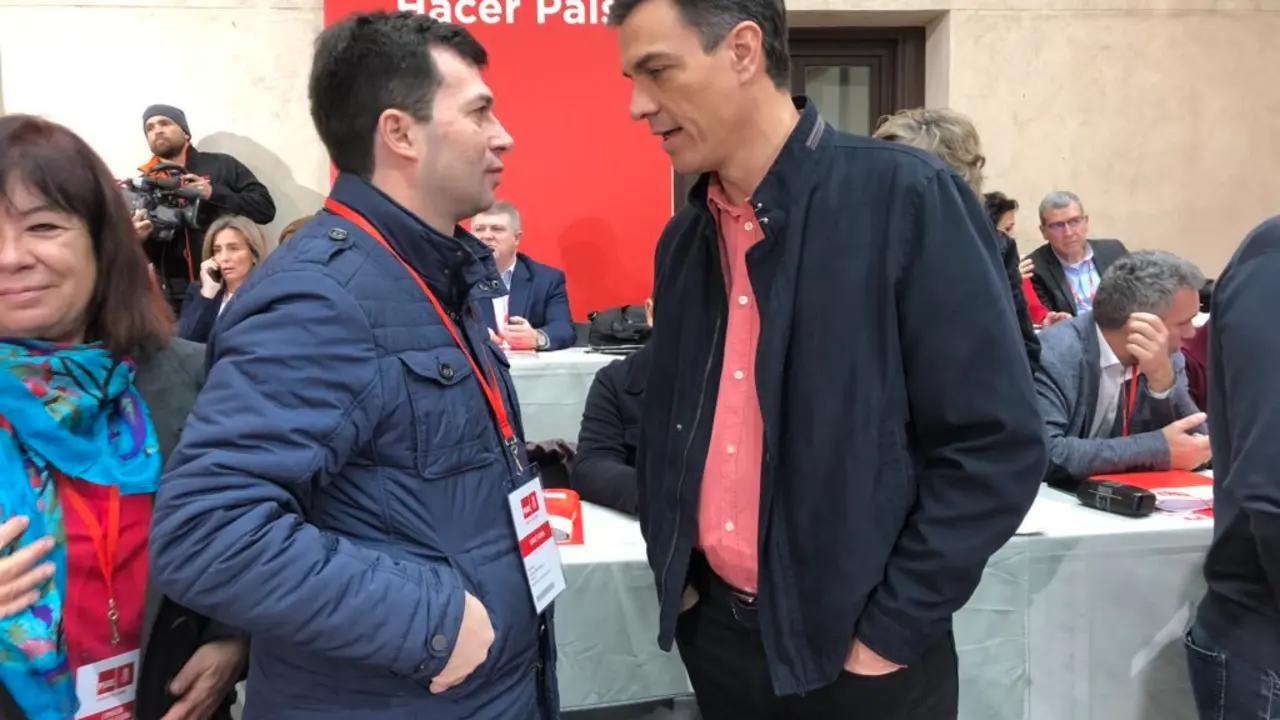 Gonzalo Caballero con Pedro S&aacute;nchez. / Mundiario