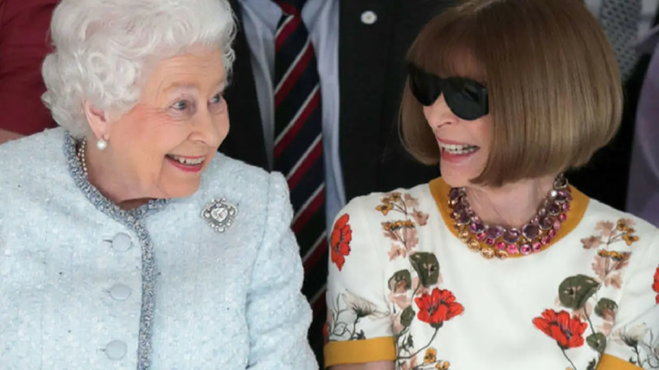 Isabel II del Reino Unido y Anna Wintour, editora de Vogue USA. Instagram.
