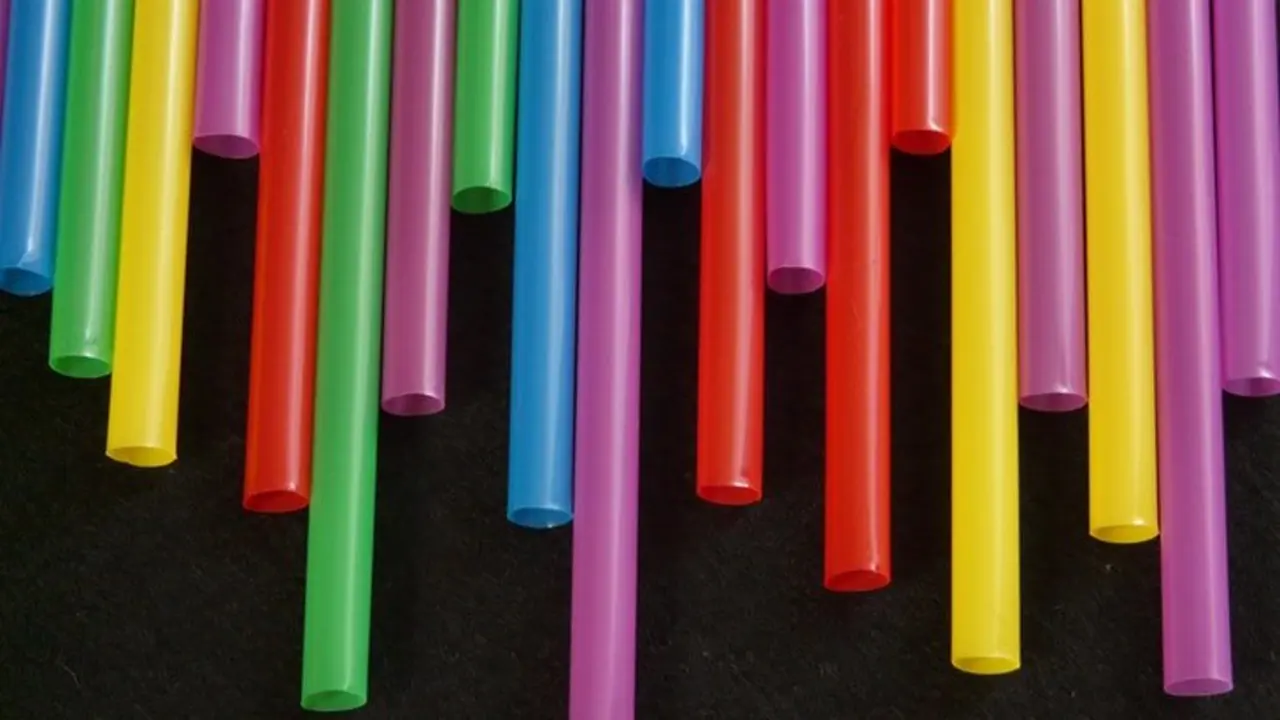 Plastic Straws / Pexels.com