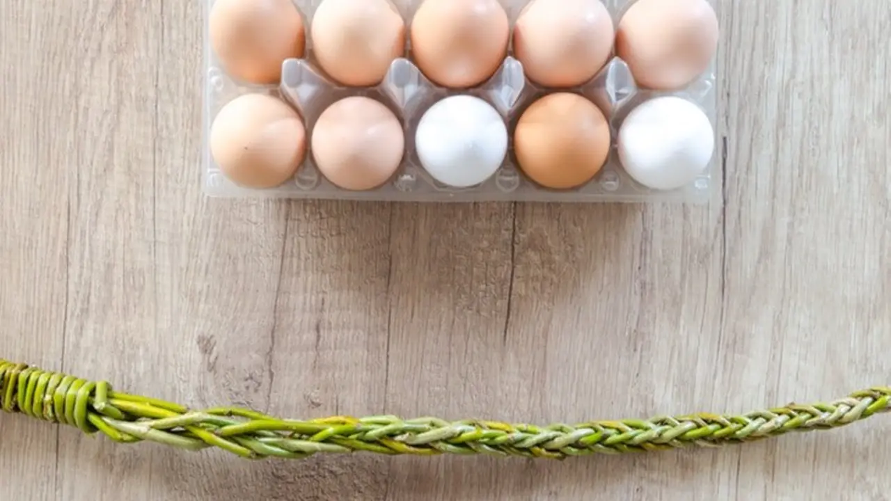 Huevos blancos y marrones / Pexels.com
