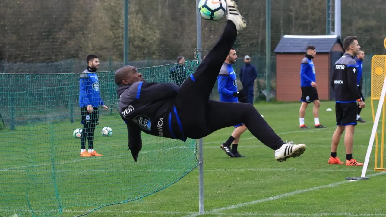 Seedorf, en un entrenamiento del Deportivo de La Coruña. / RCD