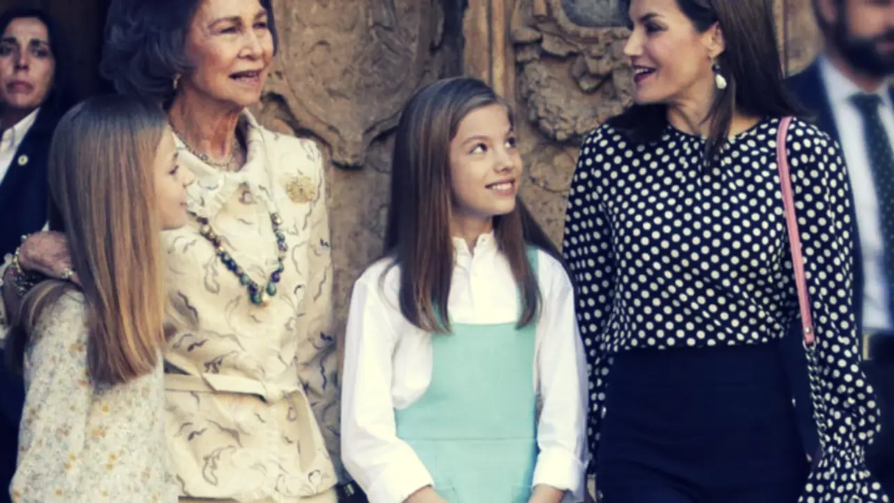 Leonor, princesa de Asturias; Sof&iacute;a, exreina de Espa&ntilde;a; la Infanta Sof&iacute;a; y Letizia, reina consorte de Espa&ntilde;a. Instagram.