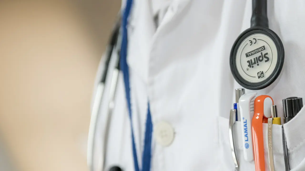 Un m&eacute;dico. / RR SS.