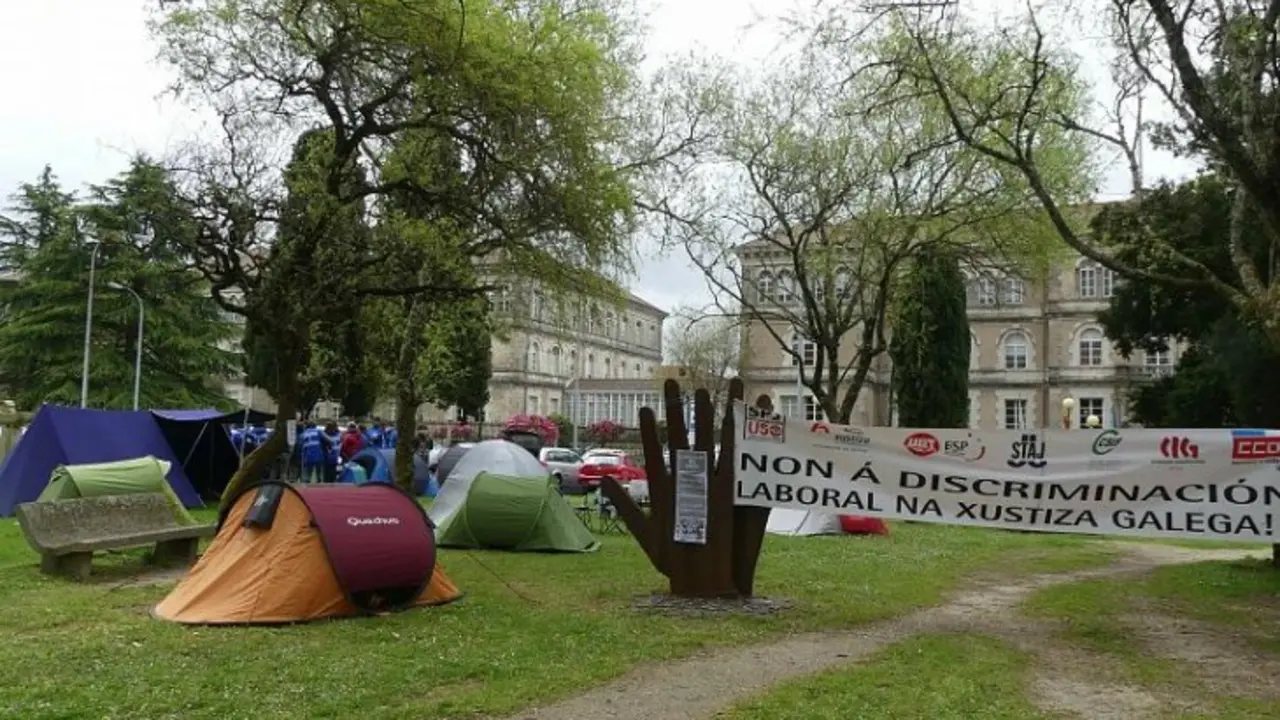 Acampada en el barrio compostelano de San Caetano con motivo de la huelga de Justicia. / CIG