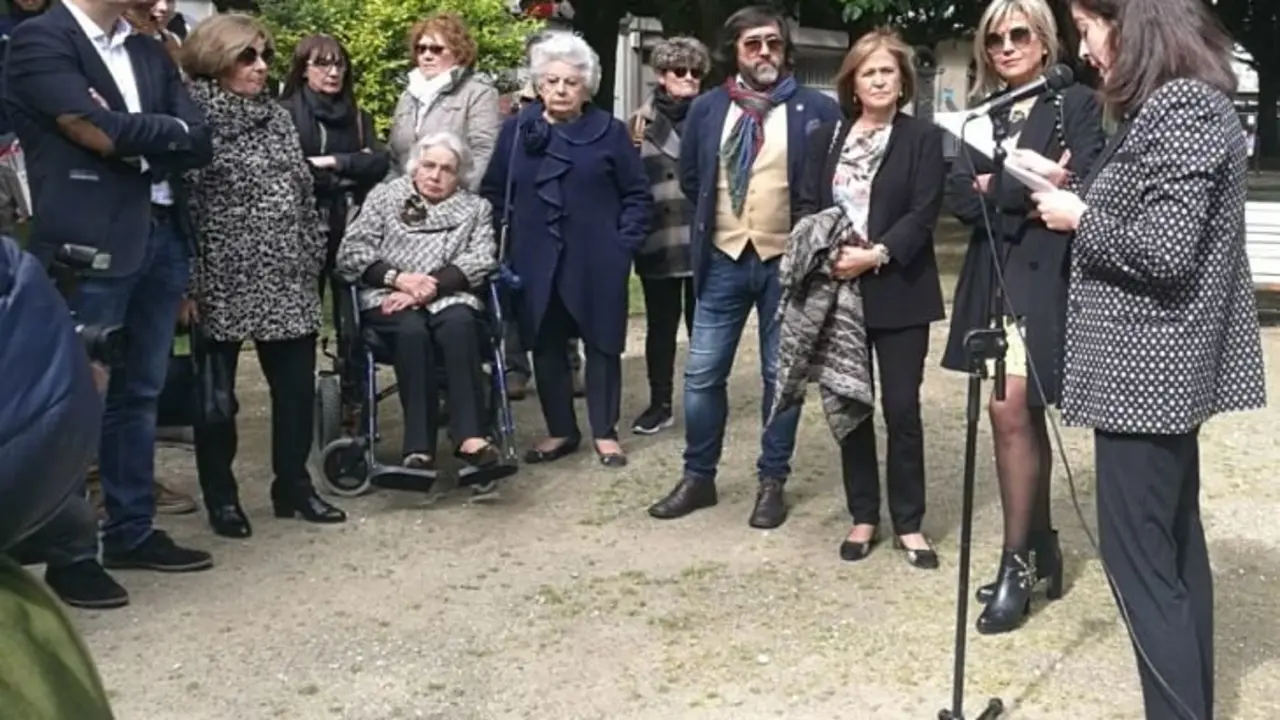 Un dos actos da entrega do premio José Couso a Julia Otero, a segunda pola dereita. / Mundiario