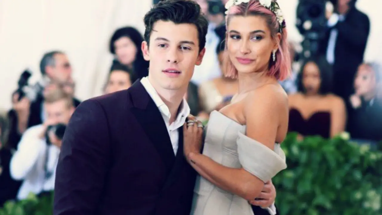 Shawn Mendes, cantante y Hailey Baldwin, modelo, en la Gala Met 2018. Instagram 