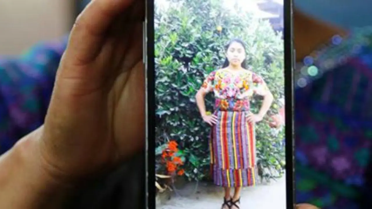 La imagen de Claudia Patricia G&oacute;mez Gonz&aacute;lez, guatemalteca asesinada por un agente fronterizo, en un celular. Univision