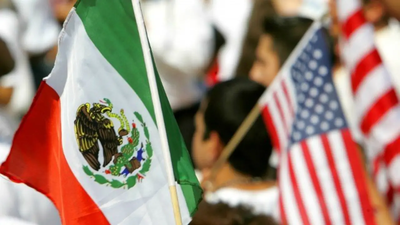 Banderas de M&eacute;xico y de EE UU. Center for American Progress