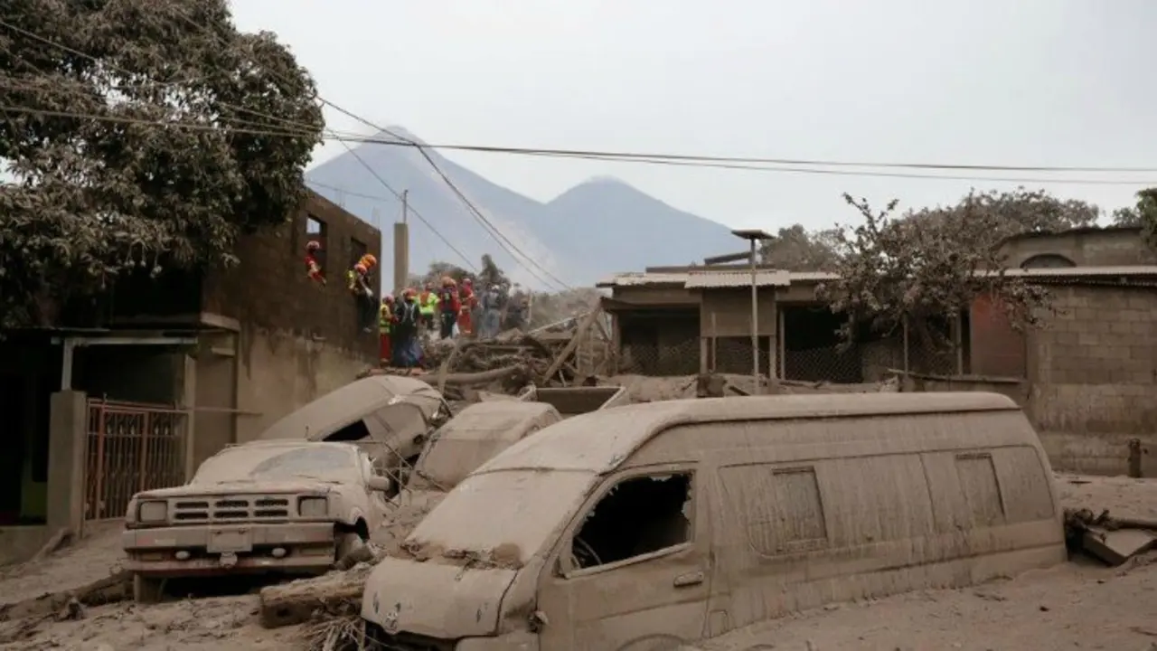 Caos en Guatemala tras erupci&oacute;n del Volc&aacute;n. RR SS 