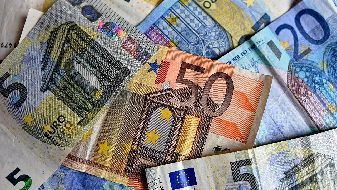Dinero.