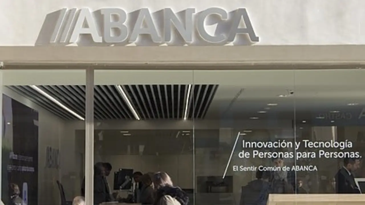 El proyecto de blockchain se desarrolla en la oficina de Abanca de la plaza de Lugo en A Coruña. / Mundiario