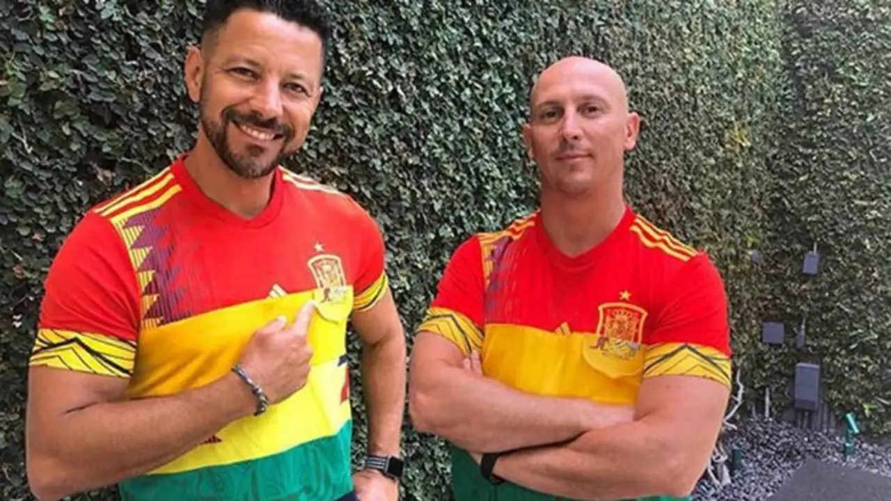Beto Fern&aacute;ndez y Paco Conde, fundadores del 'Same Team Jearsy'. / Marca.com