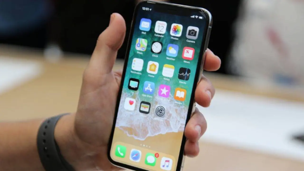 Foto referencial de un Iphone X. / 24.hu.
