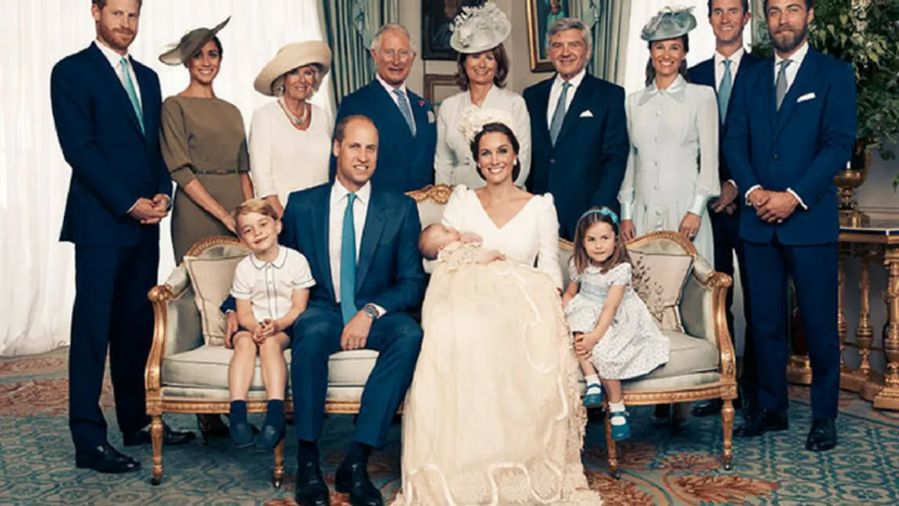 Guillermo y Kate de Cambridge junto a su familia. Instagram.