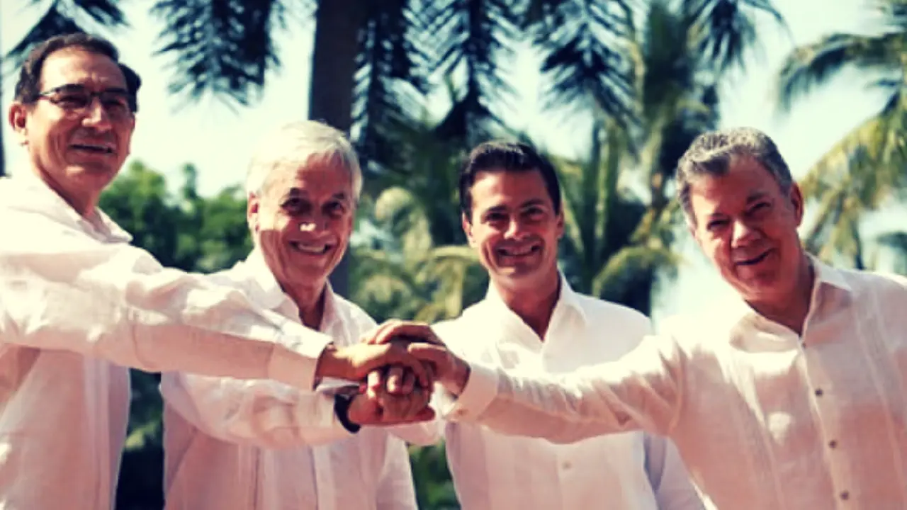 Presidentes Mart&iacute;n Vizcarra, de Per&uacute;, Sebasti&aacute;n Pi&ntilde;era, de Chile, Enrique Pe&ntilde;a Nieto, de M&eacute;xico, y Juan Manuel Santos, de Colombia. RR SS (2)